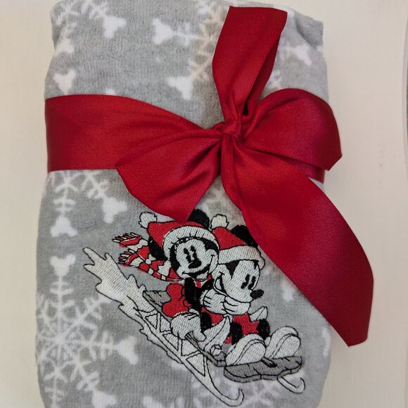Disney* Holiday Mickey & Minnie Mouse 2 Pack Hand Towel Set~ Size 16" x 28" - Picture 1 of 5